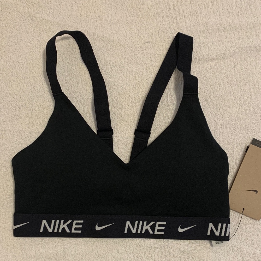 Women’s Nike Indy black sports bra! NWT